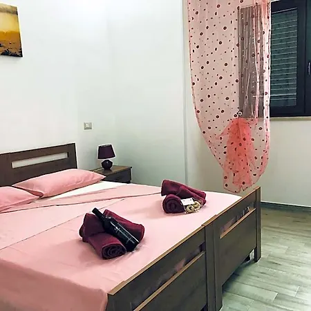 Krasi Bed & Breakfast 4*